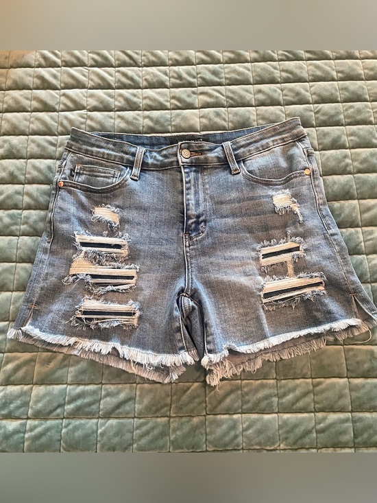 Judy Blue Pants - Judy Blue Distressed Light Blue Denim Shorts - Women's Frayed Hem - Size Large